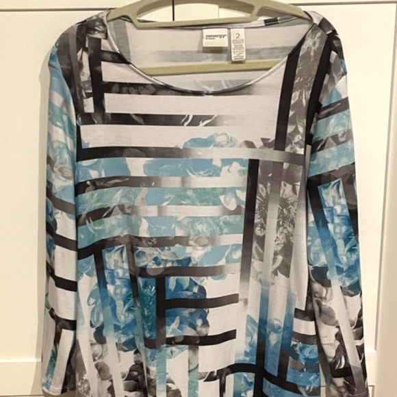 Size Large Chicos Zenergy Blue and Black Flower and Geometric Tunic - Picture 1 of 3